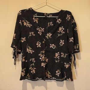 Topshop - US 8 - Black floral polka dot blouse